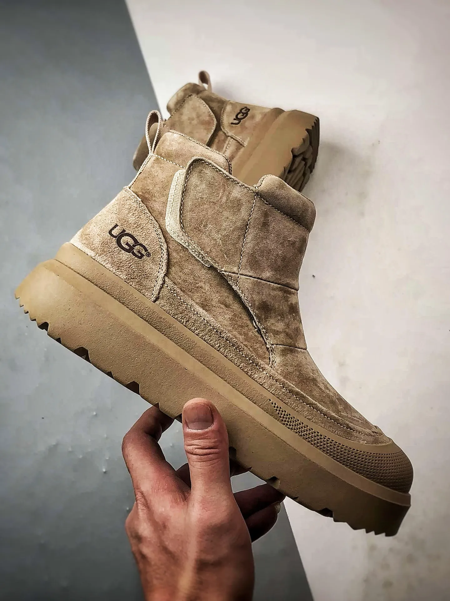 💰560 UGG Tasman Weather Hybrid Tasman hybrid series 2025ss autumn and winter new products Men's high-top thick-soled lightweight casual Martin boots #Purchasing only for quality The fabric is made of imported first-layer cowhide material External high-elastic Modern External non-slip rubber plastic foam ultra-light outsole Side zipper + Velcro design Very easy to put on and take off Made of TPU molded leather upper material #EVA light wing outsole, non-slip, wear-resistant and good elasticity Size: 39 40 41 42 43 44 (leather shoe size)